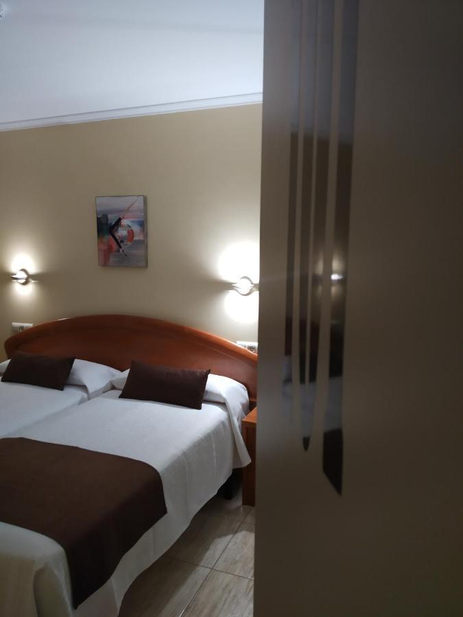 Hostal Stella Del Mare กามาริญาส ภายนอก รูปภาพ